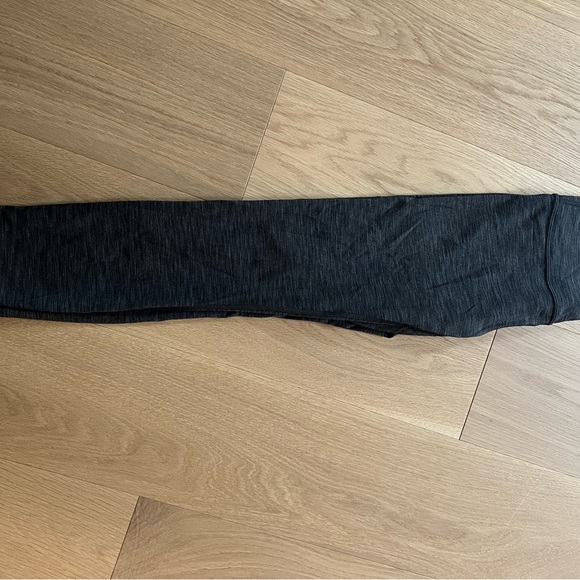 Lululemon Align Size 2 Charcoal Gray Leggings 25” - Picture 4 of 4